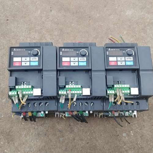 适用变频器V015EL21A, （两台）200v议价