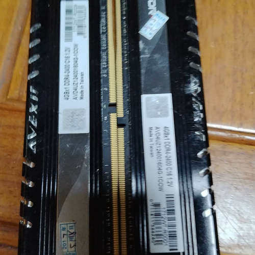 适用个人自用AVEXIR宇帷DDR4内存条，4GB×2套装，24议价