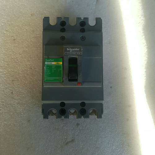 适用CVS100E  3P60A塑壳断路器，成色如图，功能议价
