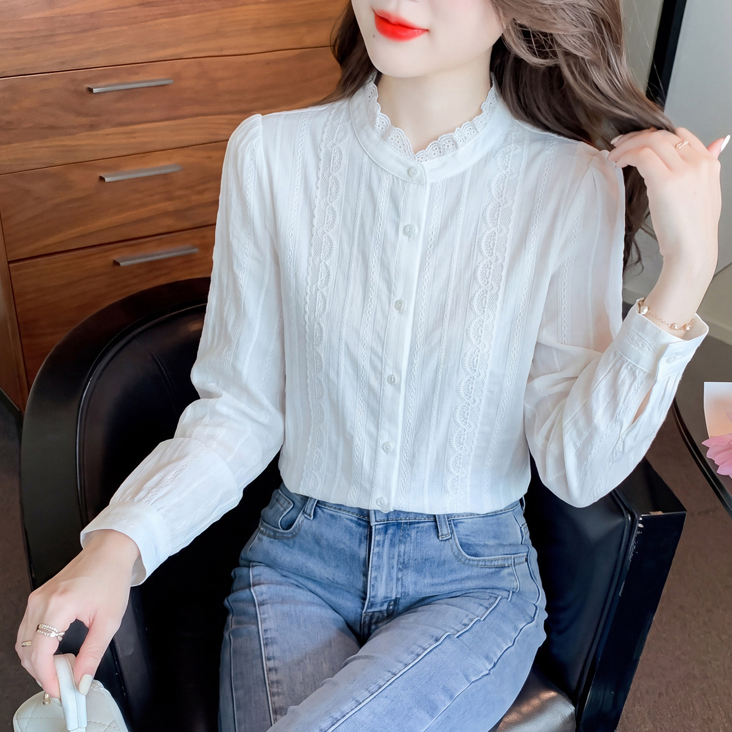白色蕾丝拼接立领衬衫女长袖温柔文艺设计感百搭衬衣洋气春秋上衣
