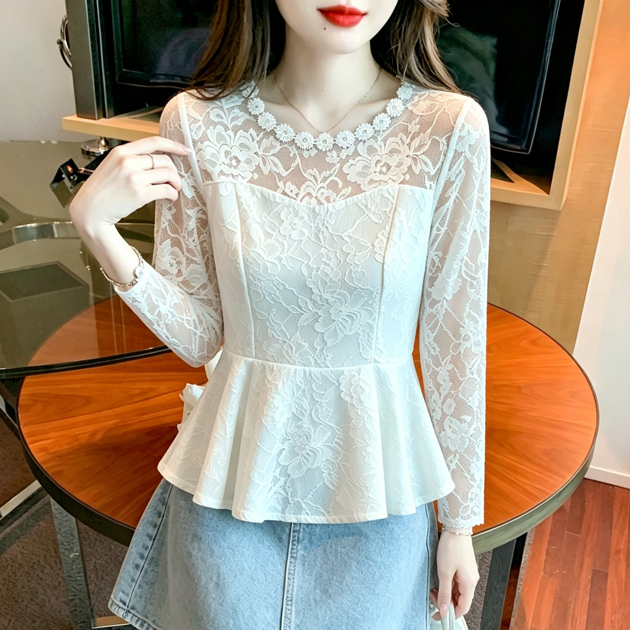 法式温柔风蕾丝衫女长袖花边拼接圆领高级感洋气小个子小裙摆上衣