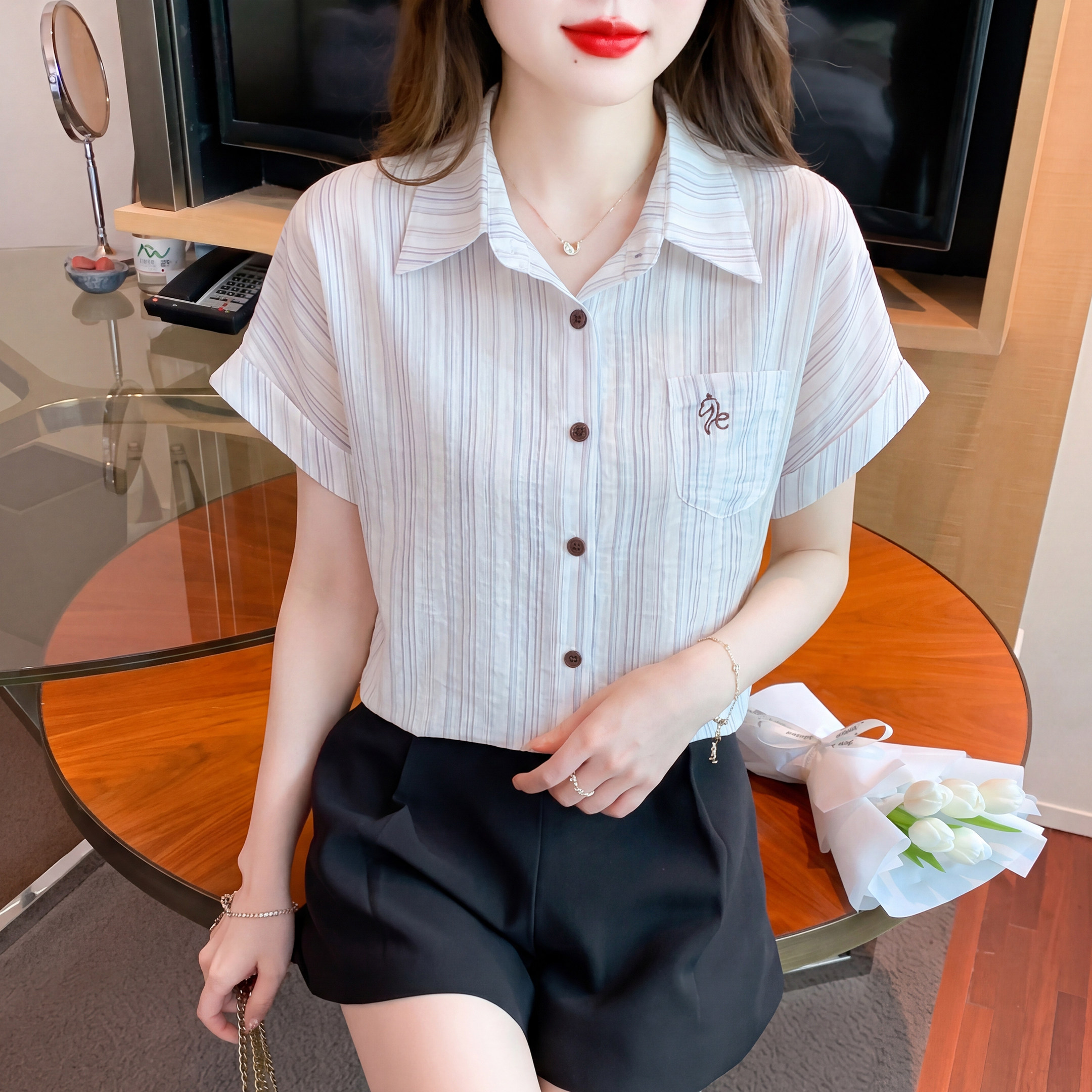 条纹翻领短袖衬衫女夏季宽松百搭设计感气质小衫飞飞袖雪纺衫上衣