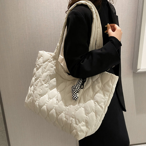 大容量羽绒包手提包通勤包托特包