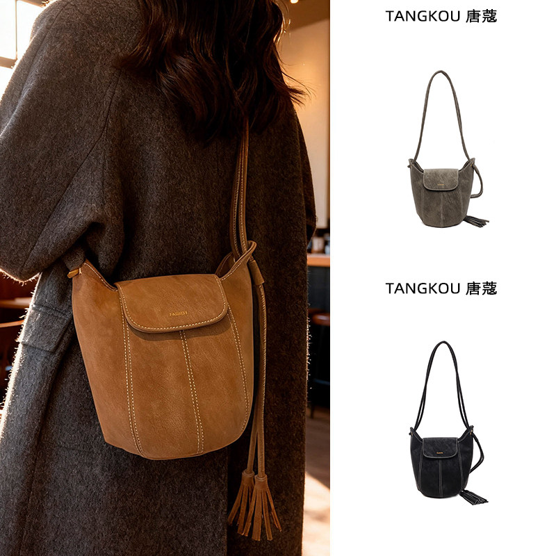 美拉德复古水桶包女2025新款秋冬精致斜挎小包洋气通勤单肩腋下包,箱包皮具/热销女包/男包,通用款女包,淘宝优惠券,粉丝福利购,淘宝优惠卷