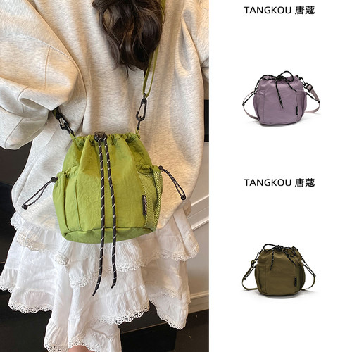 轻便斜挎包户外水桶包运动手机包