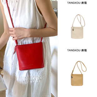 红色水桶包女2025新款日韩单肩斜挎小包散步手机包轻便休闲通勤包