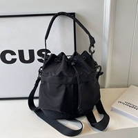 Черная сумка через плечо, надевается на плечо