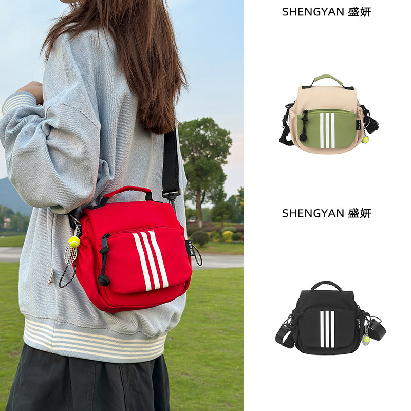 多口袋红色运动小布包女2026新款轻便旅行斜挎包休闲户外手机挎包