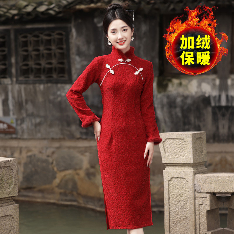 2024年冬季中式年轻礼服红色蕾丝加绒旗袍新款加厚保暖改良连衣裙