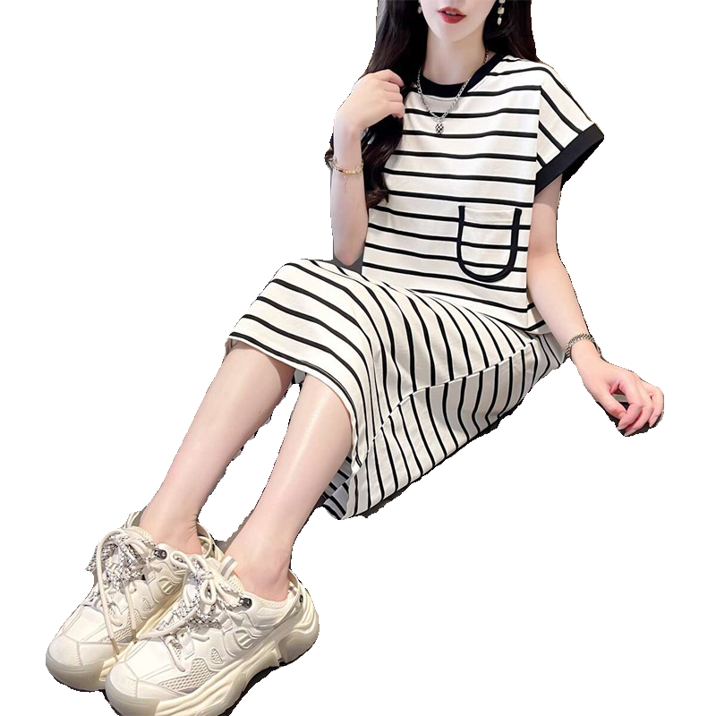 條紋法式休閑慵懶風(fēng)寬松口袋連衣裙女2024新款夏季顯瘦t恤裙長(zhǎng)裙