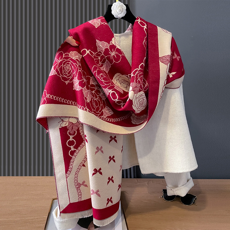 山茶花围巾女玫瑰蝴蝶秋冬双面高级感保暖订婚结婚礼服旗袍披肩