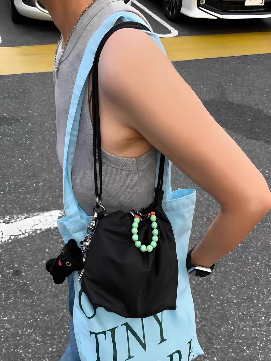 2025韩系ins休闲抽绳尼龙帆布包时尚百搭迷你轻便单肩斜挎水桶包