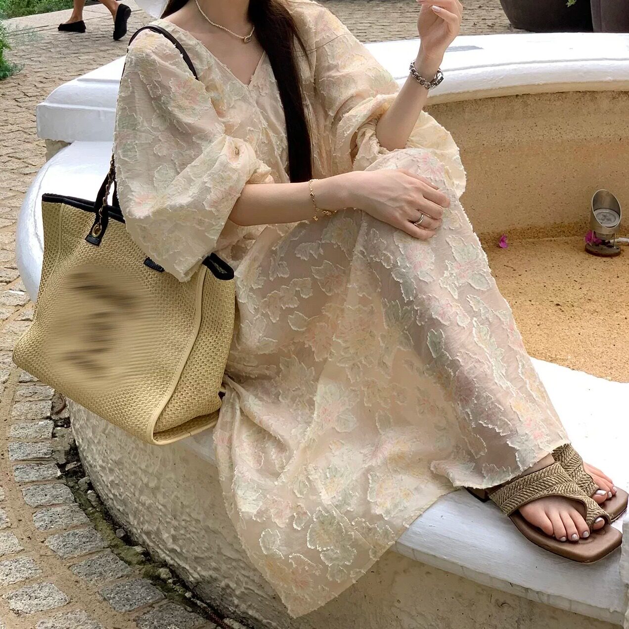 郁金香剪花印花法式浪漫V领灯笼袖连衣裙自然抽褶宽松长裙夏
