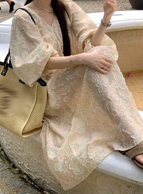 法式浪漫印花V领灯笼袖连衣裙