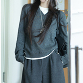 诗文羊毛撞色拼接V领假两件长袖 针织衫 女秋层次感宽松正肩上衣