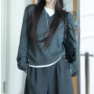 诗文羊毛撞色拼接V领假两件长袖针织衫女秋层次感宽松正肩上衣