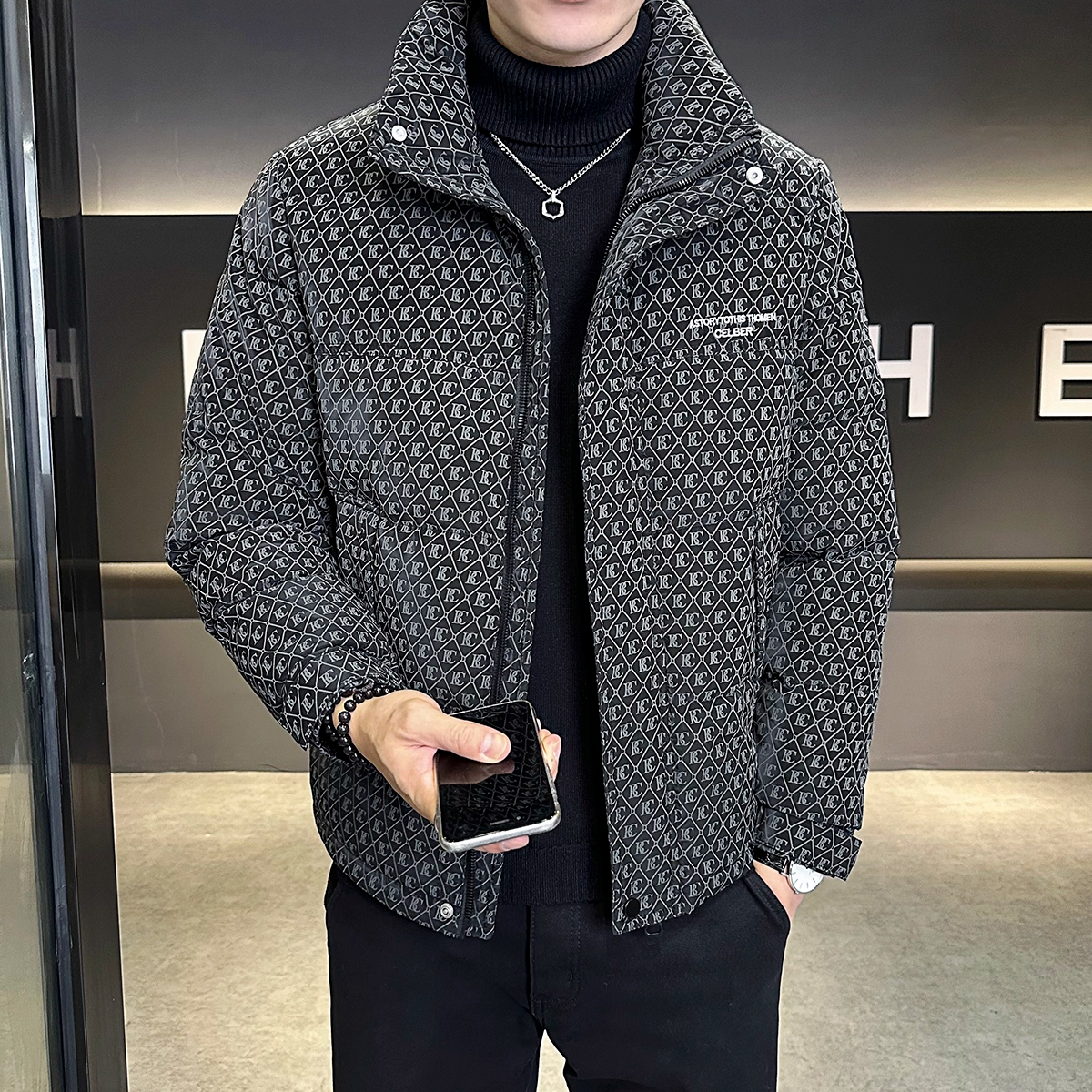 PU皮印花羽绒服男冬季2025年新款休闲短款高级感帅气百搭加厚外套