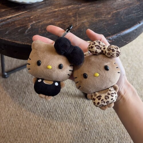 黑皮凯蒂猫豹纹hellokitty挂件包包可爱女生公仔书包挂饰小饰品