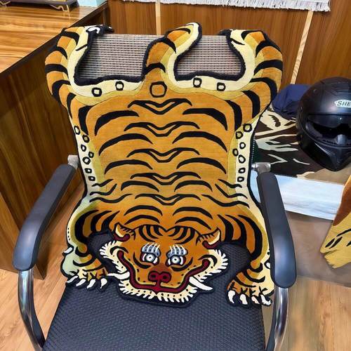 仿羊绒地垫异形老虎威猛