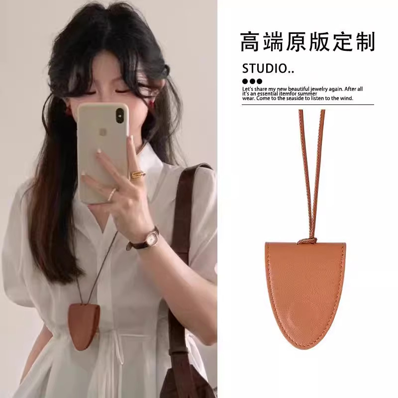 韩版挂脖磁吸长款皮质项链女便携眼镜收纳包吊坠配饰轻奢小众颈链
