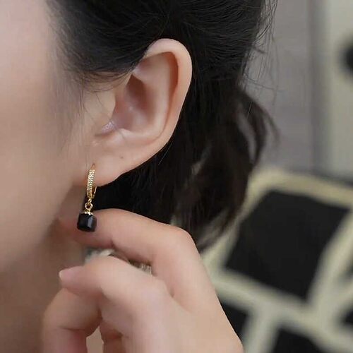 黑色方块吊坠耳扣耳环2026新款防过敏微镶锆石耳扣气质韩国耳饰女 - 封面