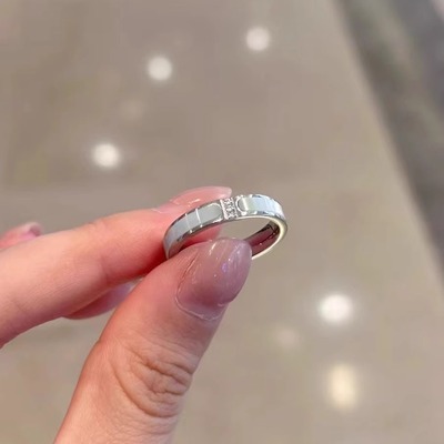 白贝母钛钢戒指女款不掉色