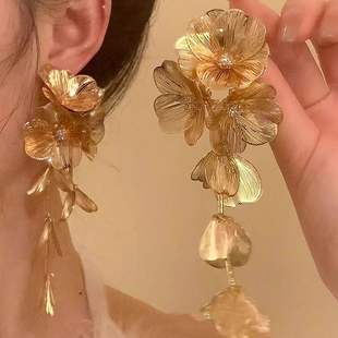 「夜色摇曳」金属花瓣夸张耳钉2025年新款高级感轻奢小众精致耳饰