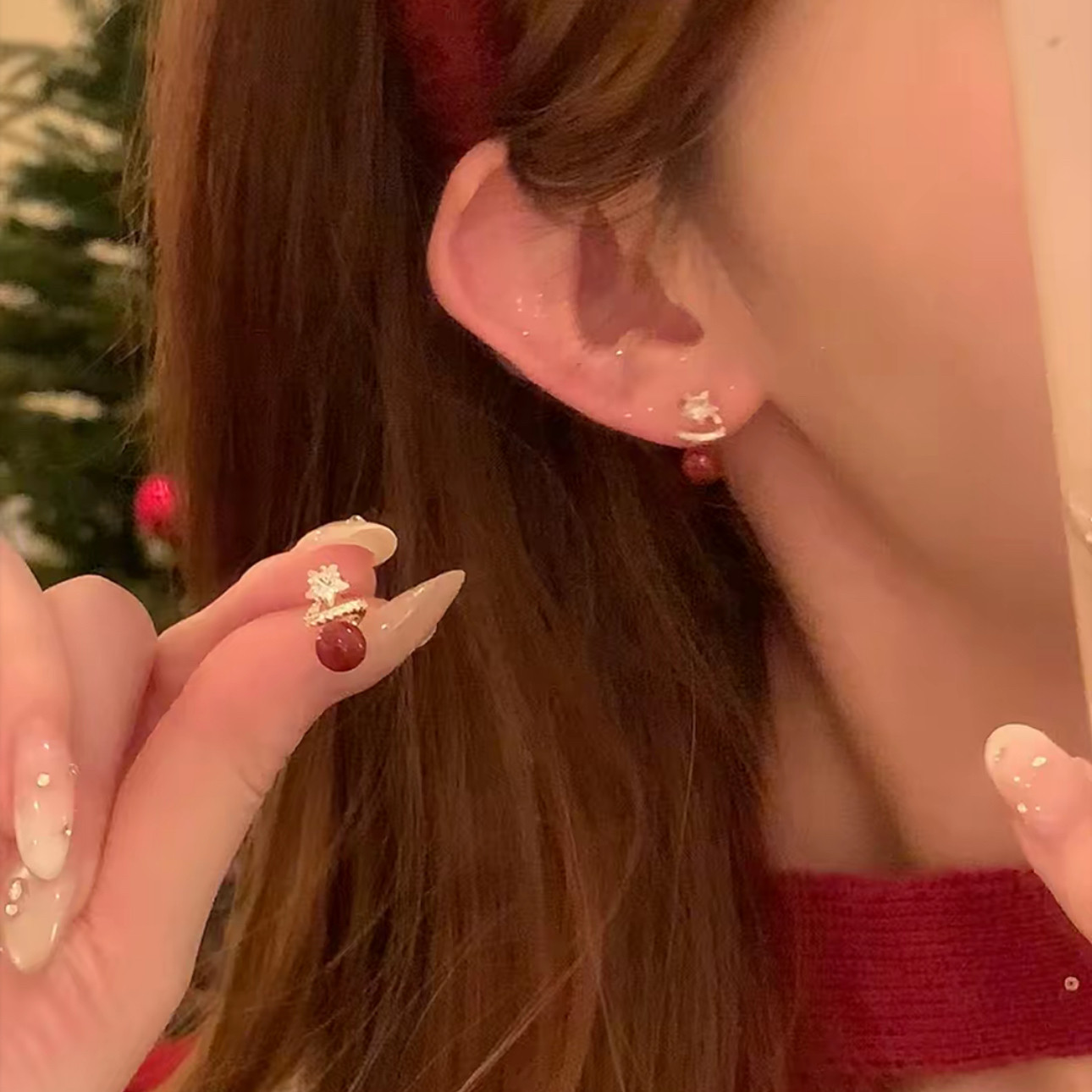 新年红色珍珠锆石星星缠绕耳钉
