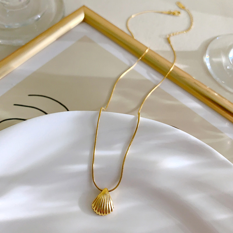 复古小贝壳项链女2025新款轻奢小众设计感18k金高级感钛钢不掉色