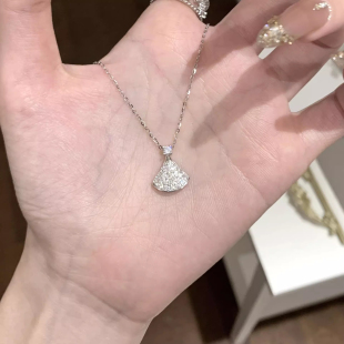 爆闪满钻小裙子扇形项链女2025新款 轻奢高级感颈链精致百搭锁骨链