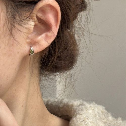 橄榄绿锆石耳钉超闪迷你精致耳扣