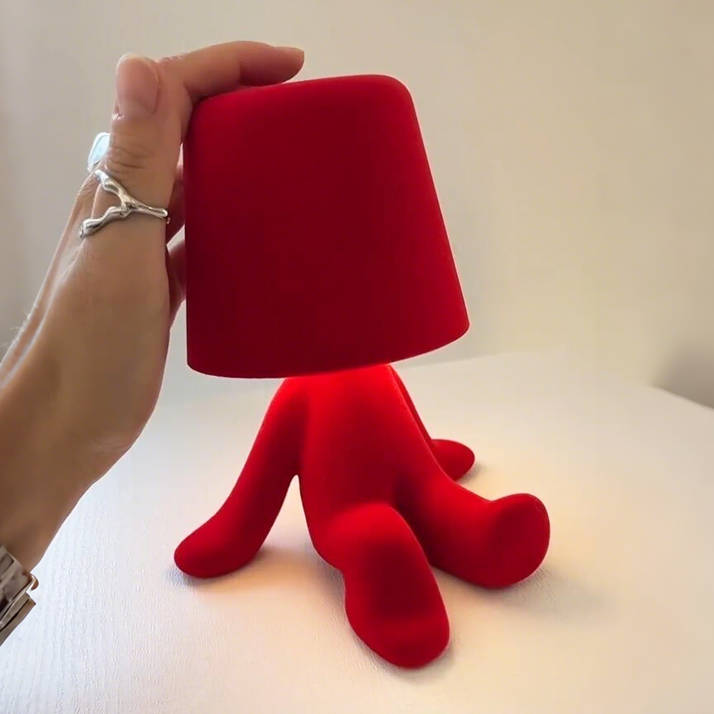 诸事大吉多巴胺思考小人台灯植绒公仔客厅卧室装饰充电灯结婚礼物