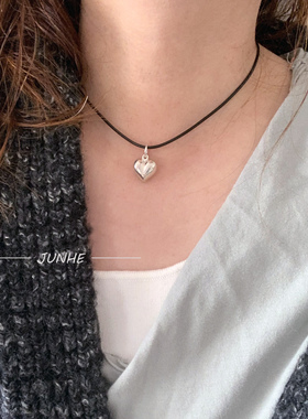 JUNHE设计明星同款925银桃心心形吊坠黑皮锁骨链项链饰品甜酷风