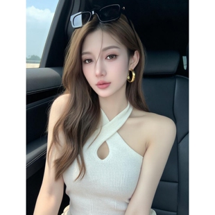 超好看独特漂亮上衣高级小众不撞款 轻奢减龄洋气咖色挂脖T恤女夏