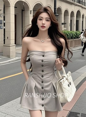 灰色一字肩抹胸单排纽扣连衣裙女春季收腰显瘦高级感精致性感短裙