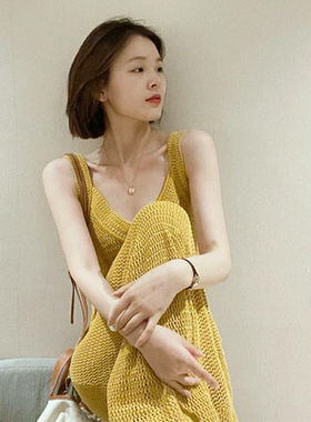 黄色针织吊带背心连衣裙女夏季小众独特茶歇法式别致惊艳绝美裙子