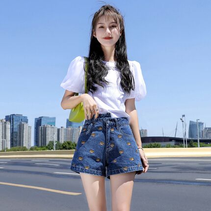 牛仔短裤女2026夏新款高腰深蓝色a字宽松阔腿显瘦百搭绣花热裤潮