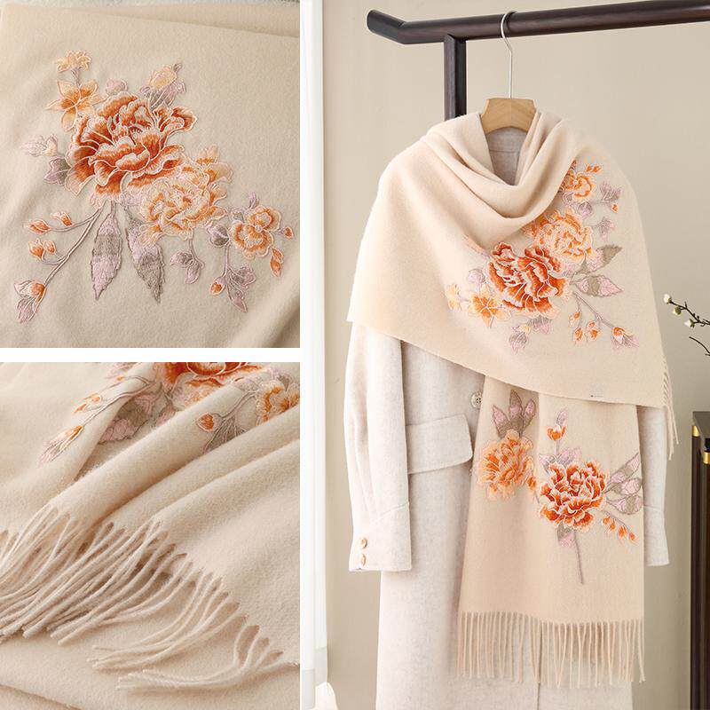 2025新款纯羊毛刺绣大披肩女款外搭羊绒围巾高级感秋冬季长款披风