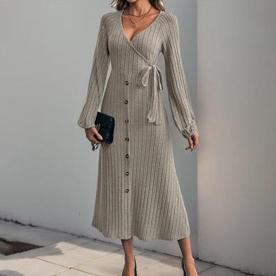 Mid length dress with collar buttons, lace up, knitted