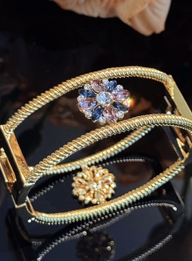轻奢金色镂空闪闪施水晶花朵手镯