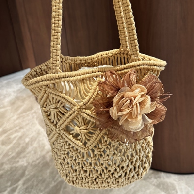 南洋度假手工编织花朵沙滩水桶包