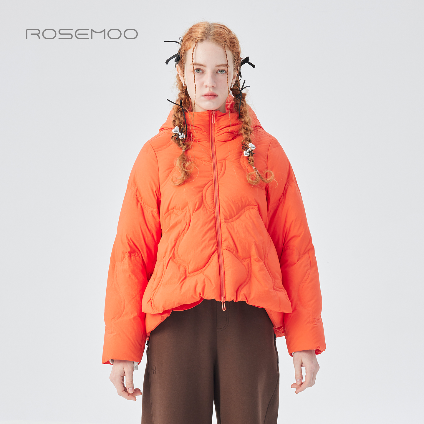 容子木ROSEMOO25冬商场同款轻暖弧形压线连帽羽绒服RSS4YP410D