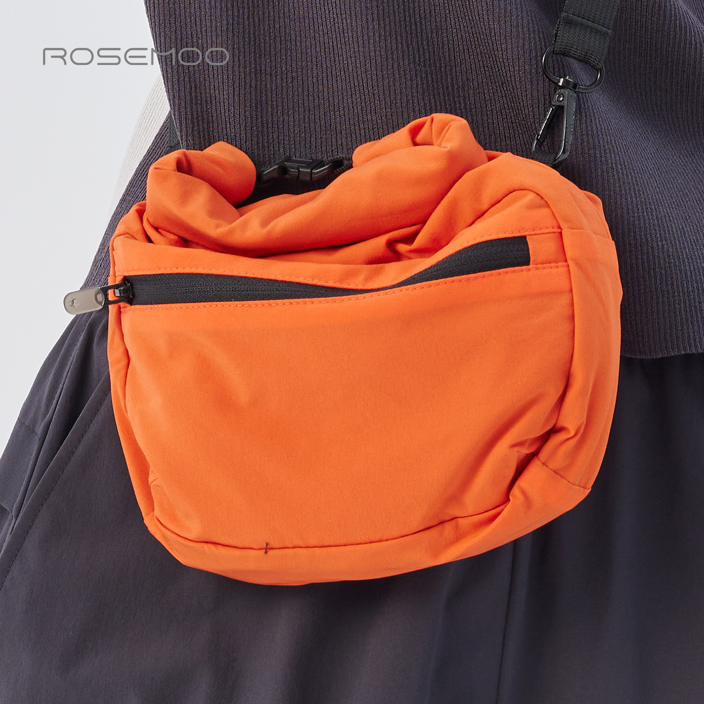 容子木ROSEMOO25秋【商场同款】挺阔质感贴袋斜跨包RSS3BP506B