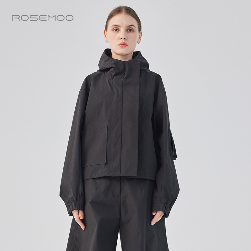 容子木ROSEMOO25年春季新款微皱挺阔面料短款风衣RSS1FP259B