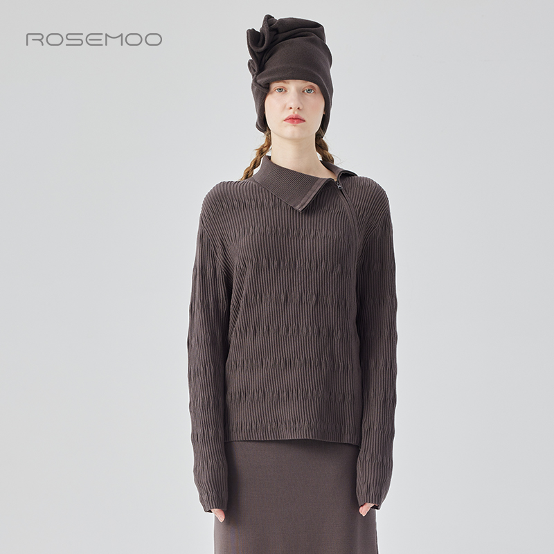 容子木ROSEMOO24年冬季新款亲肤肌理斜拉链毛织开衫RCL4TP328C