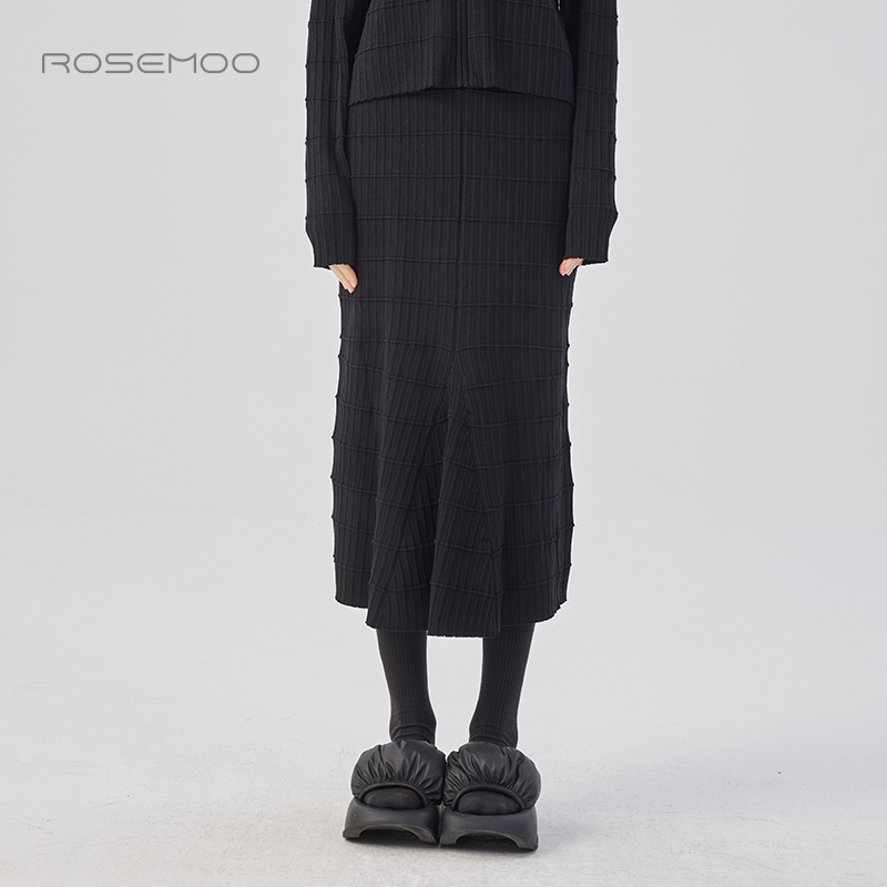 容子木ROSEMOO25春【商场同款】肌理感轻薄毛织半裙RSS1QP448D