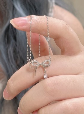 DiamondBowktPeNecklW