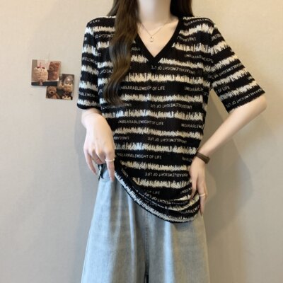 设计感斑马条纹冰丝短袖T恤女夏季大码胖mm宽松遮肚中长款v领上衣