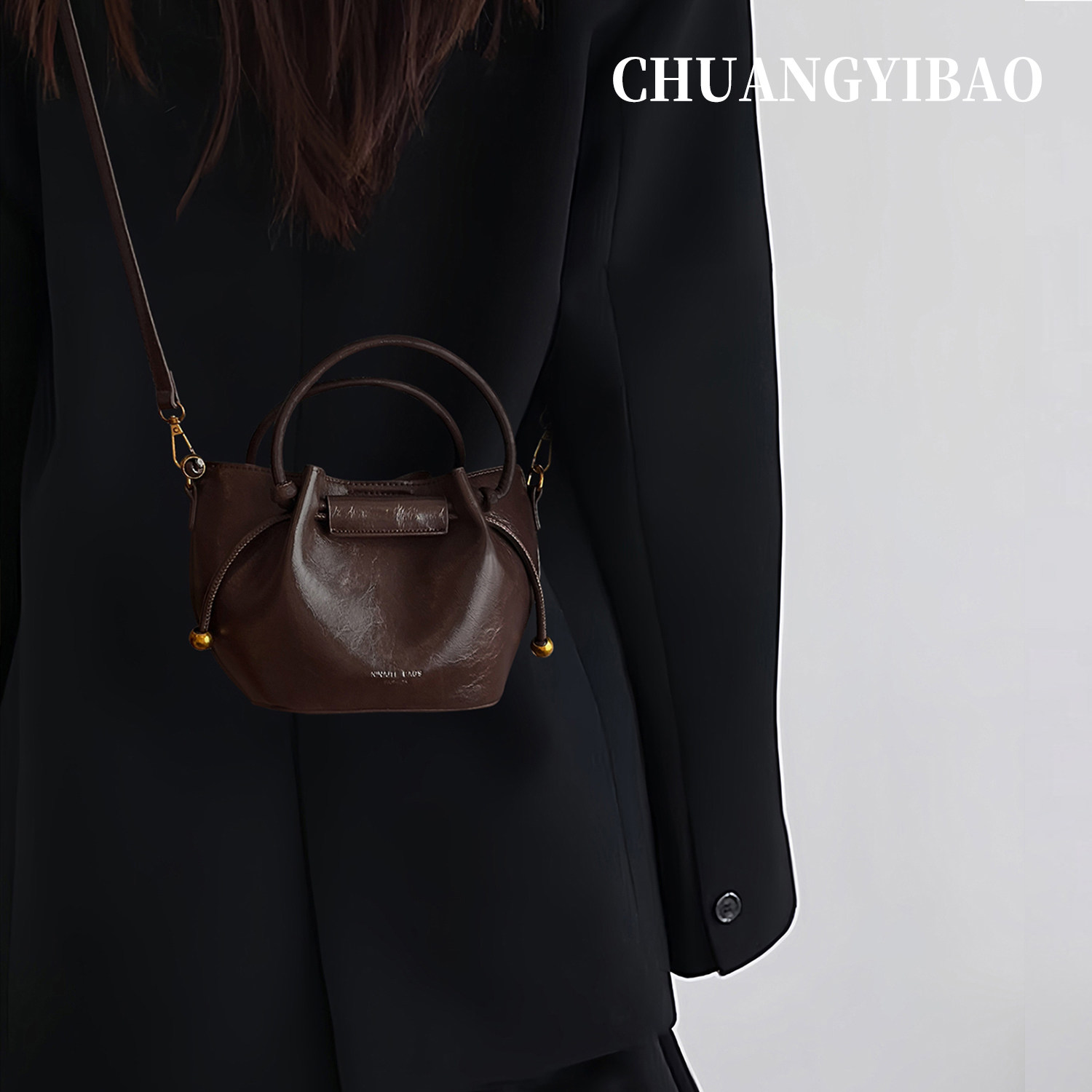 咖色超火手提水桶包包女2025新款秋冬轻奢小众高级感通勤斜挎小包,箱包皮具/热销女包/男包,水桶包,淘宝优惠券,粉丝福利购,淘宝优惠卷