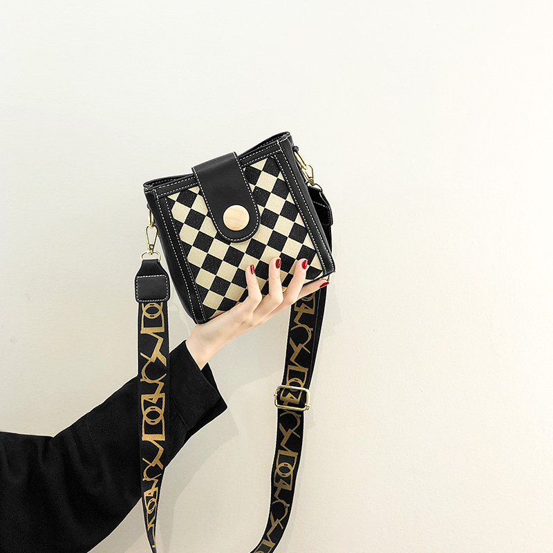 高级质感小众ins宽带水桶包